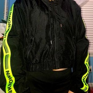 Cropped Windbreaker Jacket 🌬